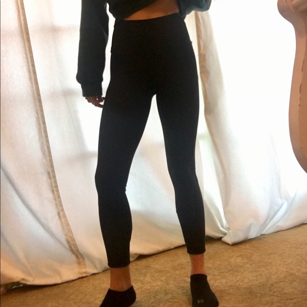 BLACK Lululemon leggings with mesh paneling